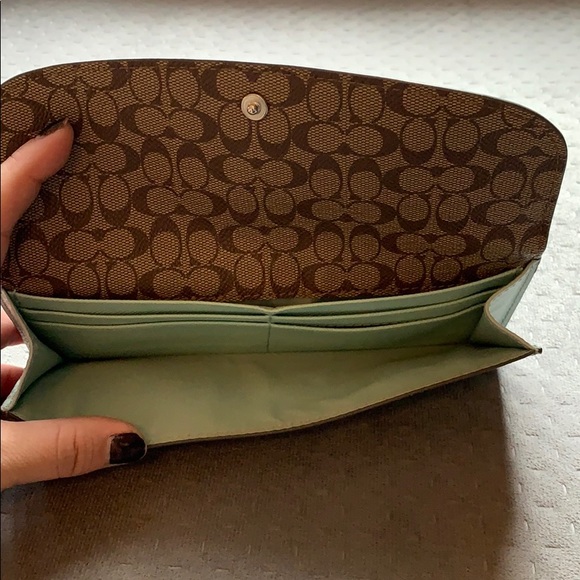 NWOT Slim Coach wallet in minty green - Picture 5 of 6
